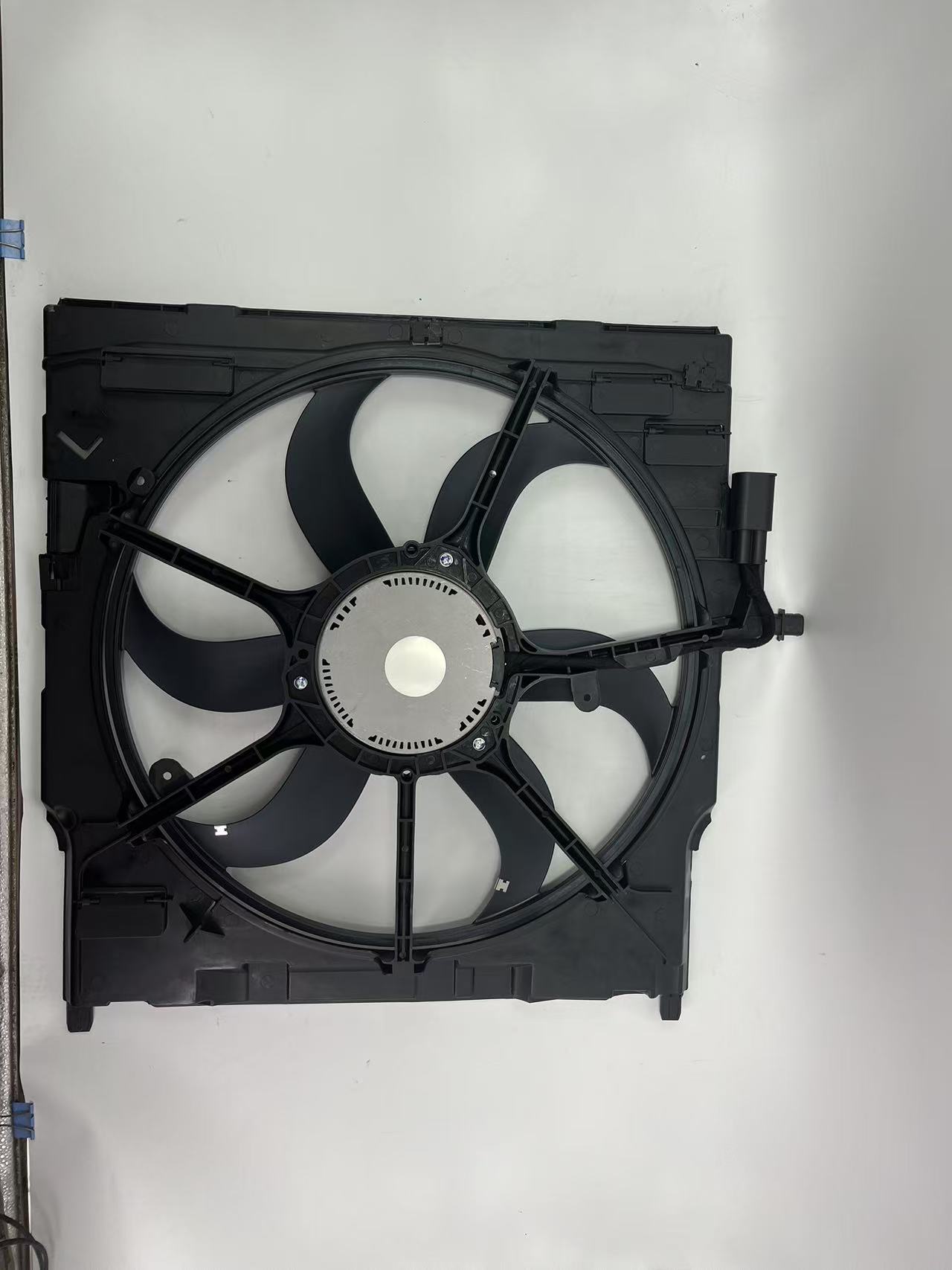 BMW X5 E70 E71 F15 F16 radiator cooling fan assembly 17428618239 factory direct wholesale