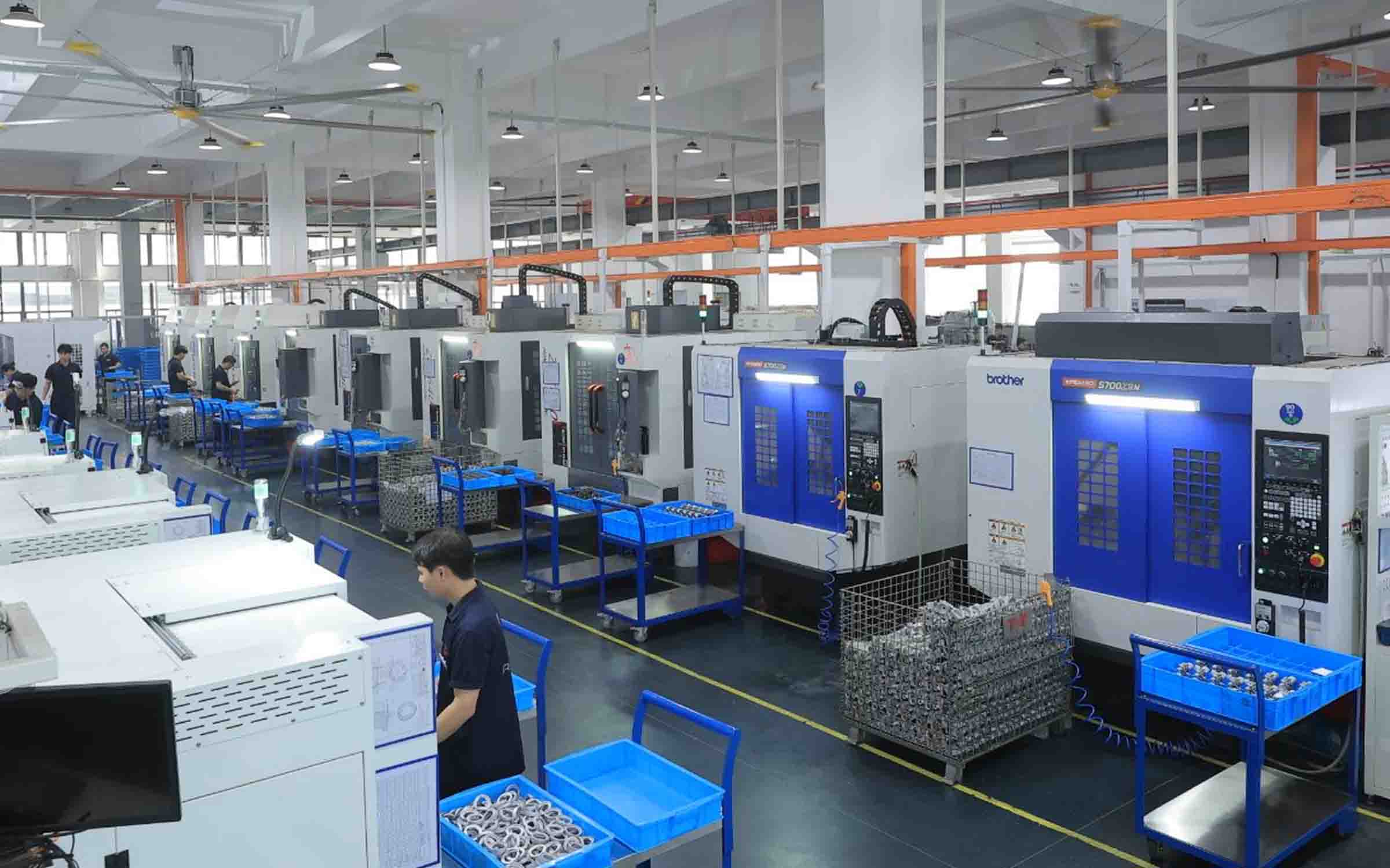 Automotive AC compressor manufacturing factory with large-scale production capacity