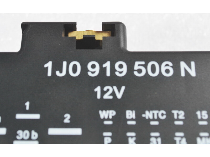 Automotive radiator fan control relay 1J0919506N for VW Golf models