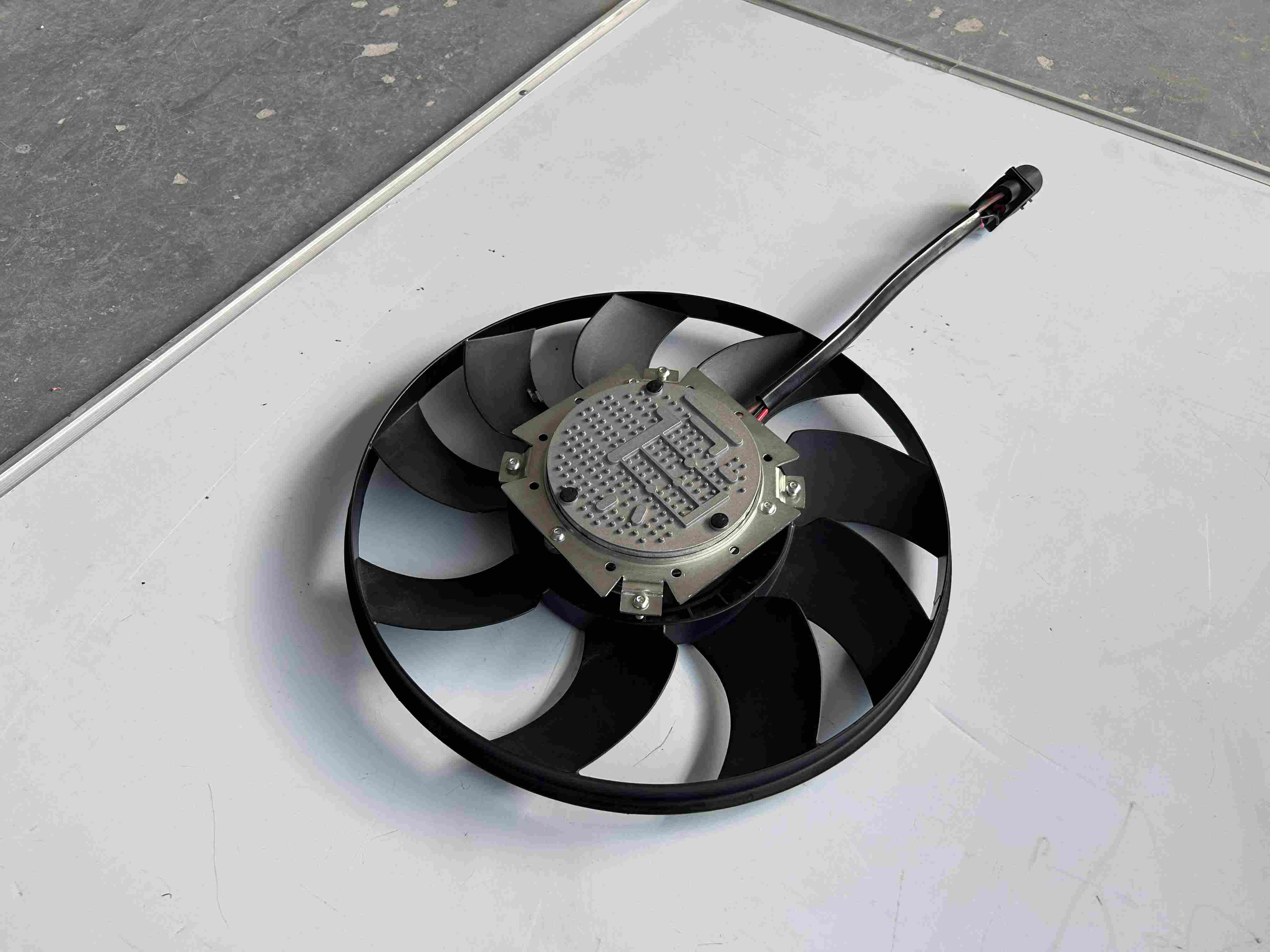 Durable brushless cooling fan 4H0959455AE for Audi A6 2012-2018 bulk order available