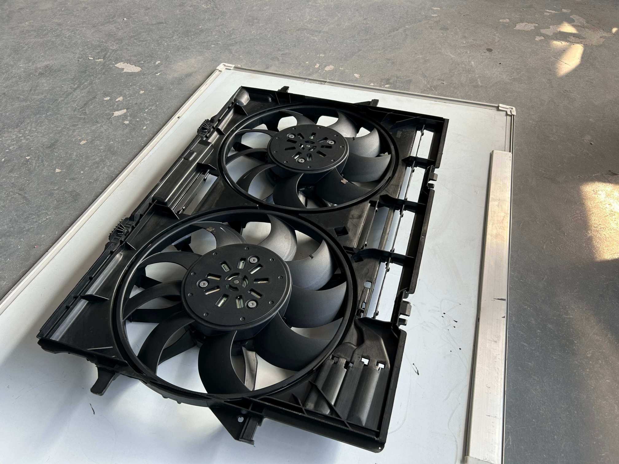 Electric radiator cooling fan assembly for Audi A8 2019-2025 factory direct wholesale