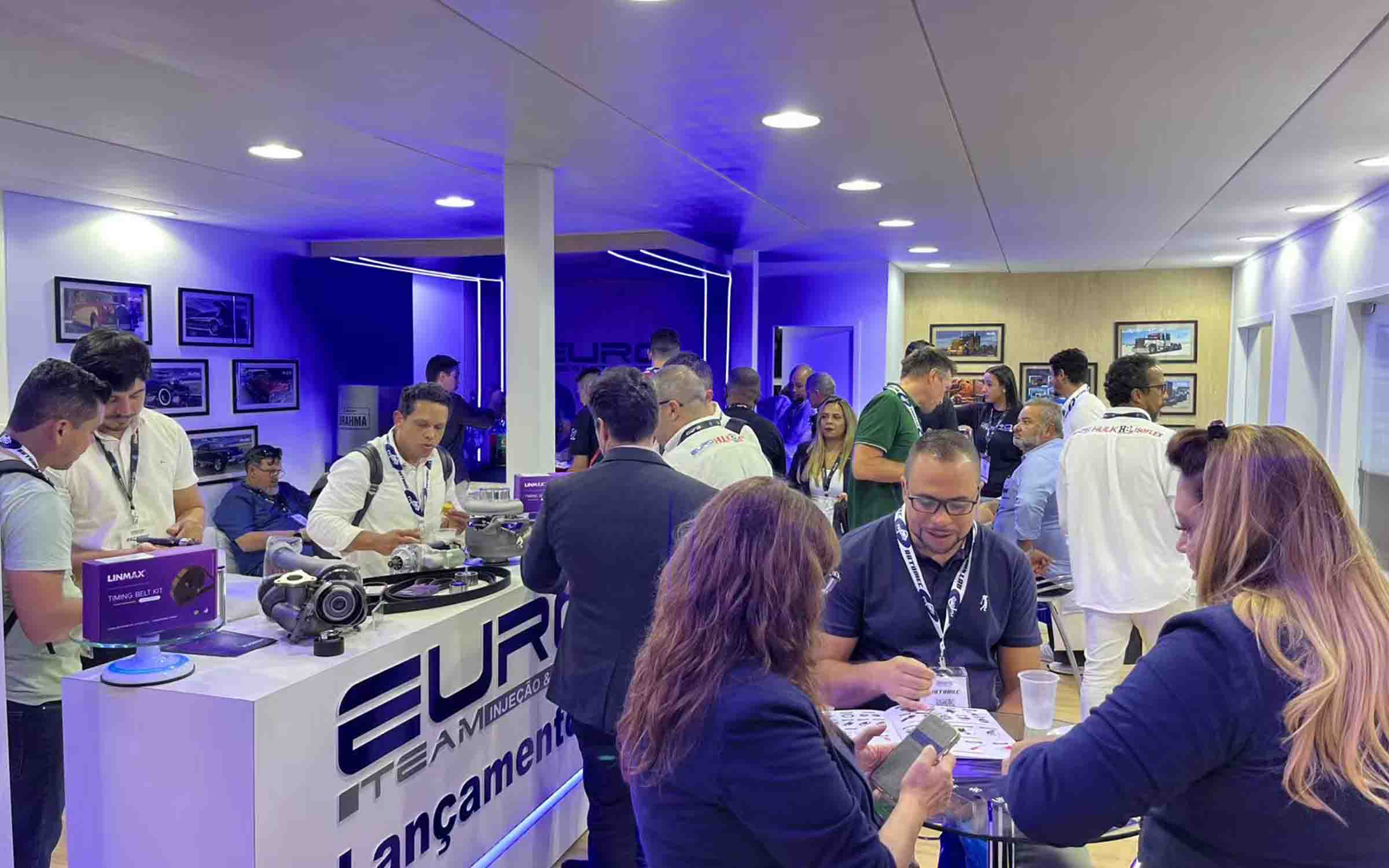 Successful client collaboration highlighted at Elecdura trade fair booth