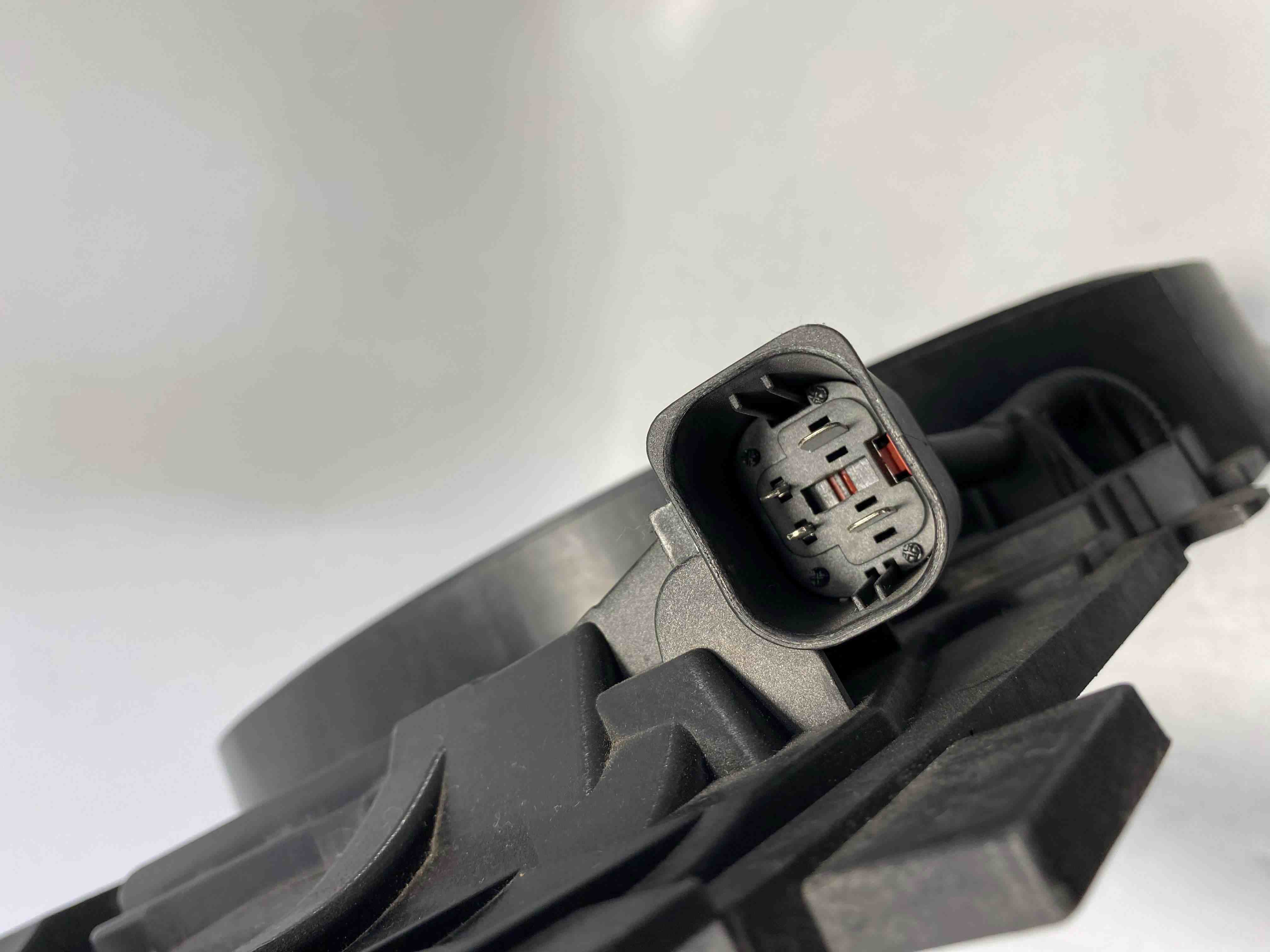 A2035001793 Radiator Fan Assembly for Mercedes C-Class (W203/CL203); Premium aftermarket cooling part.