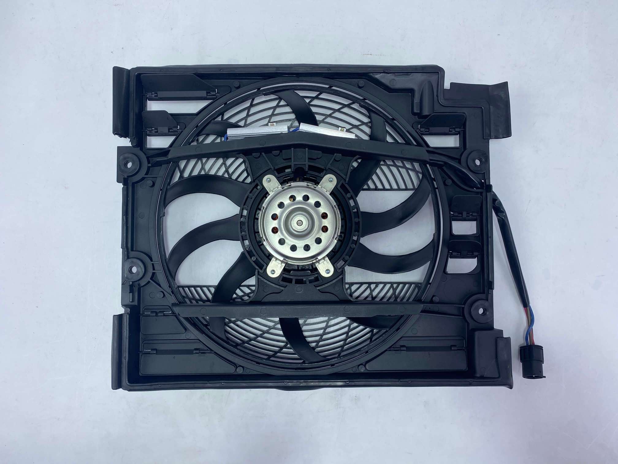 High quality radiator cooling fan 64546921383 fits BMW 7 Series E38 and Z8 OEM replacement supplier
