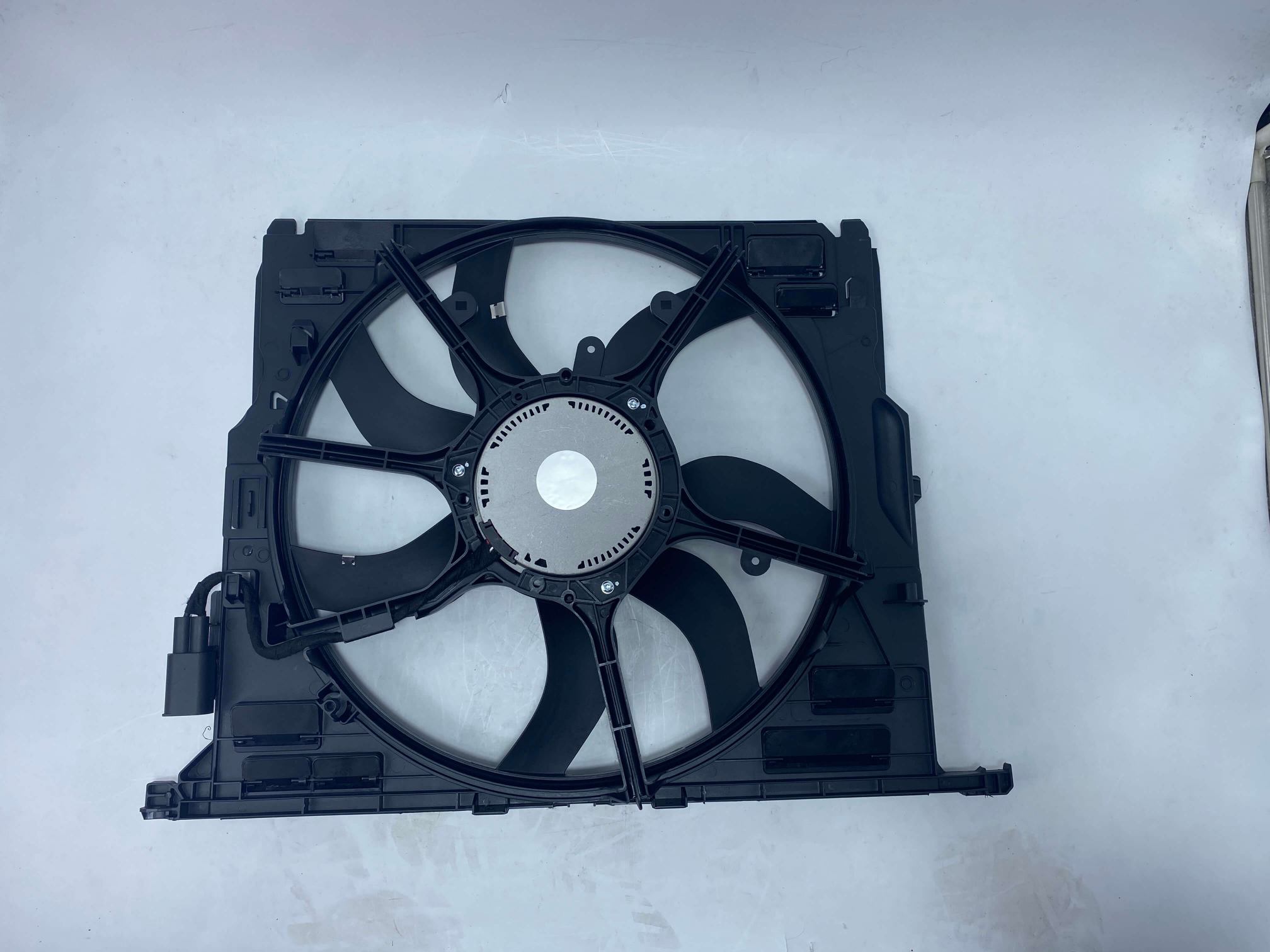 BMW 528i 530i 535i 640i 740Li radiator fan assembly 17428509741 factory direct wholesale