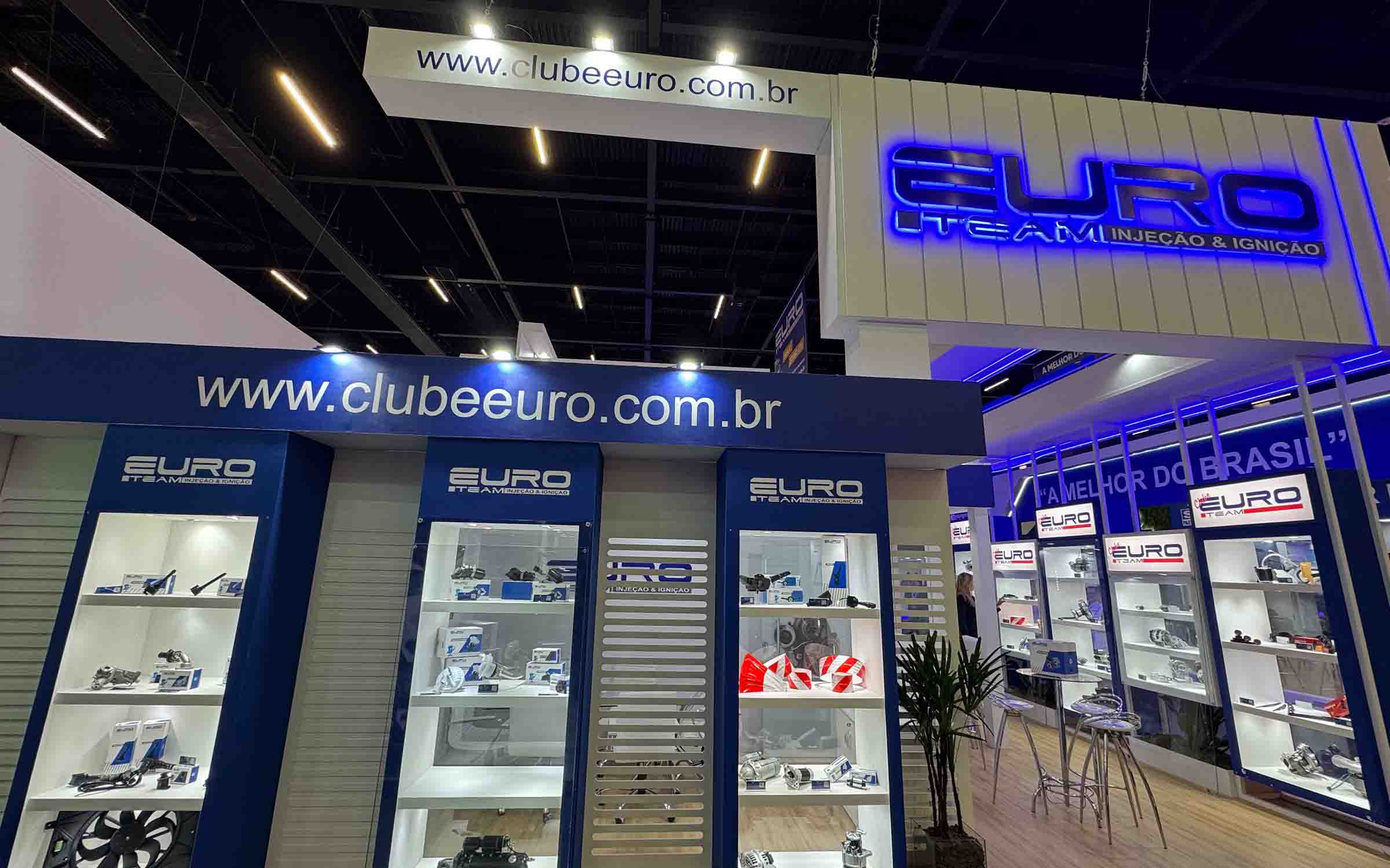 Elecdura meeting international buyer at Brazil auto parts exhibition for B2B collaboration