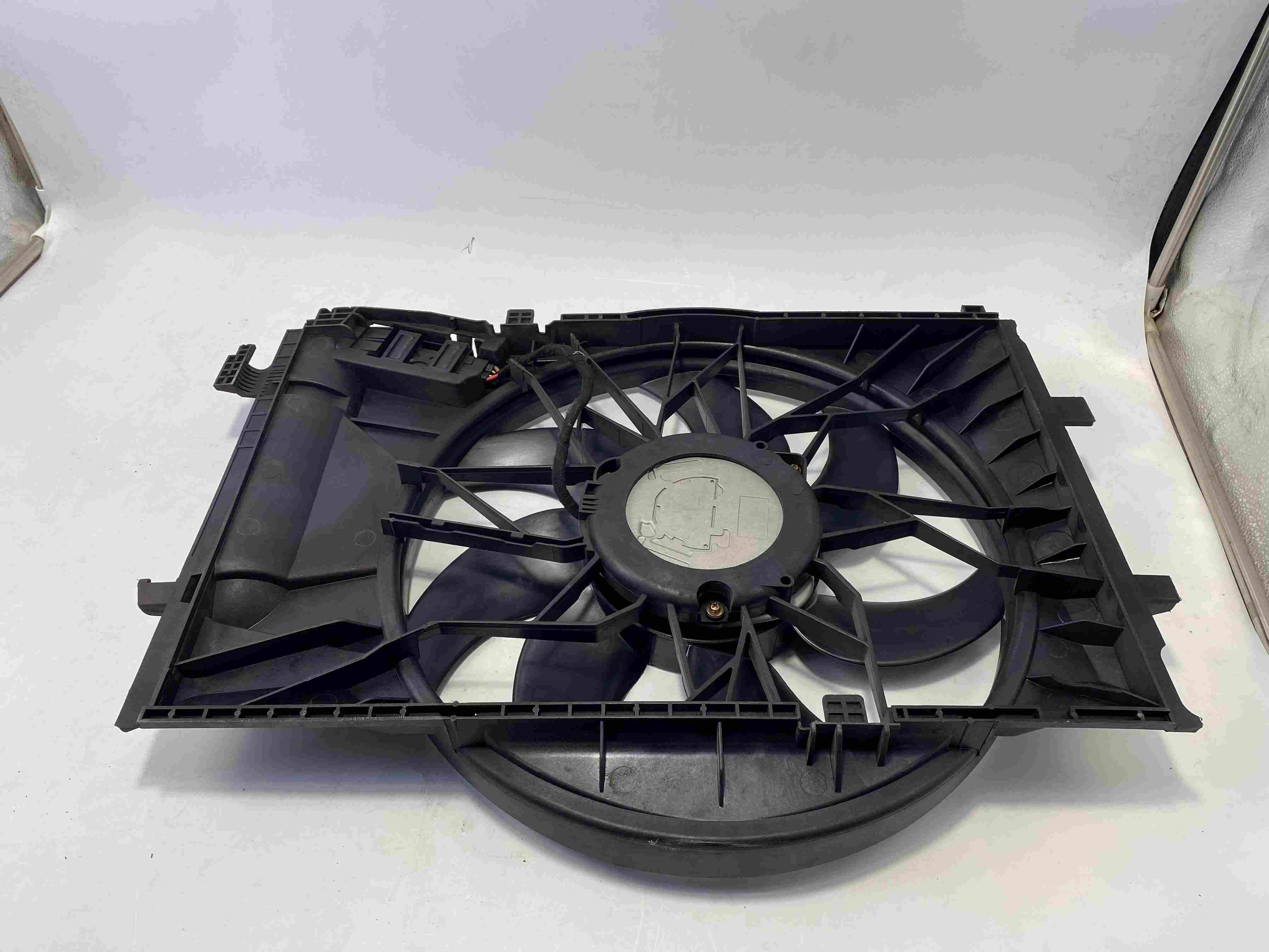 A2035000493 electric fan 4-pin connector detail; Direct fit for Mercedes W203 2000-2007 wholesale buyers.