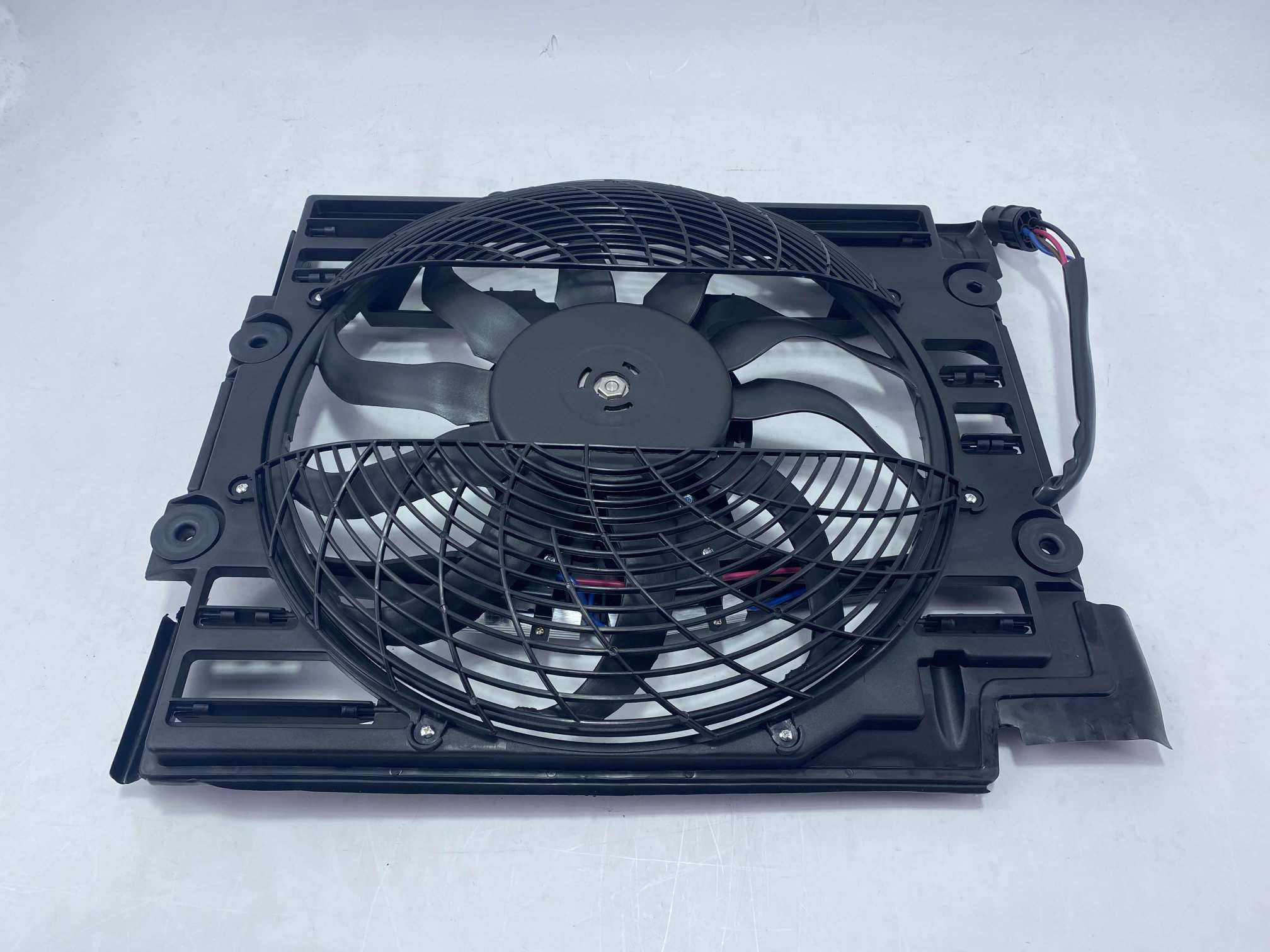 BMW E38 7 Series and Z8 radiator cooling fan assembly 64546921383 factory direct wholesale