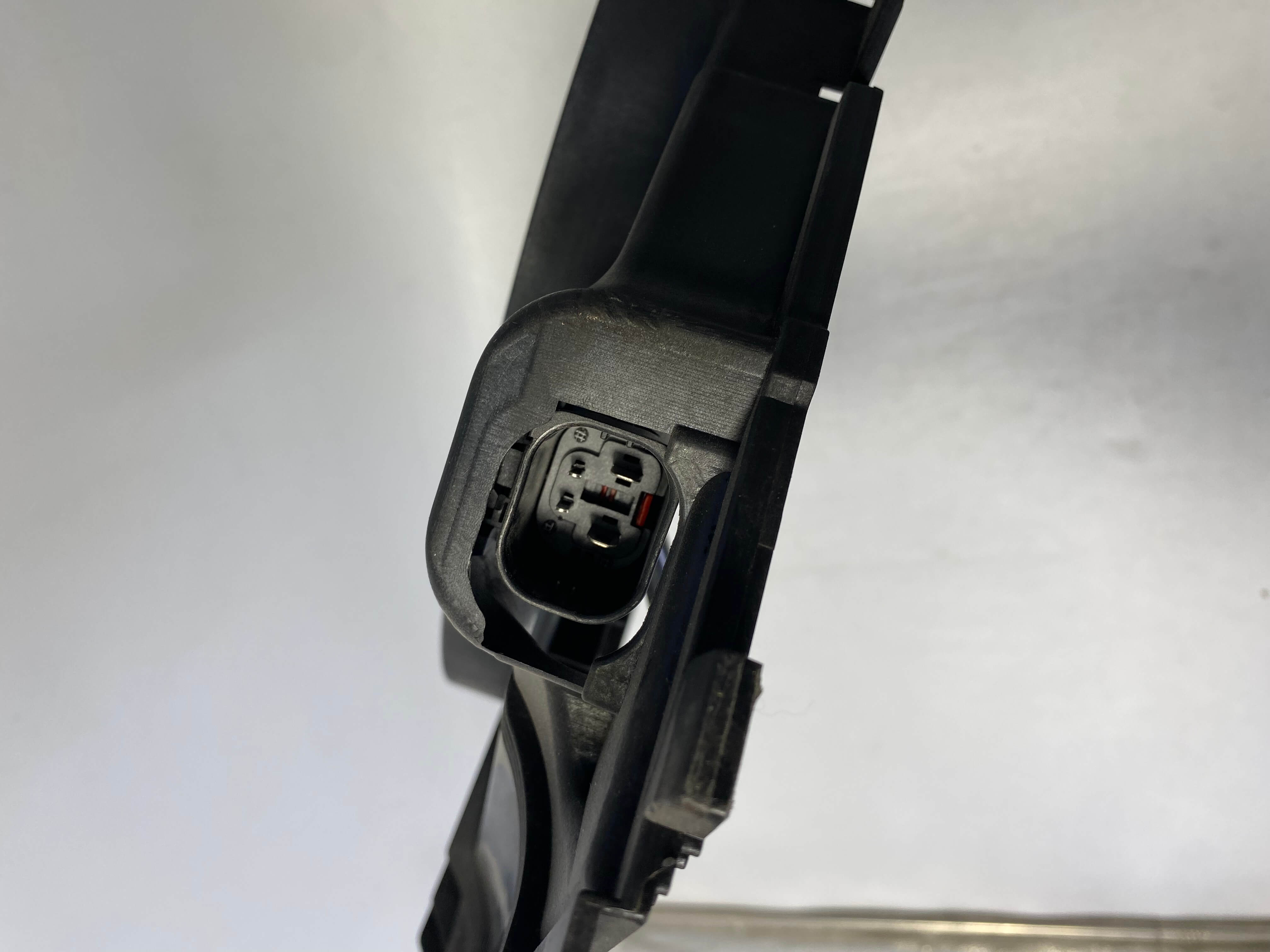 A2035001693 600W Brushless Radiator Fan for Mercedes W203 C-Class / W209 CLK; Multi-fit OE replacement.