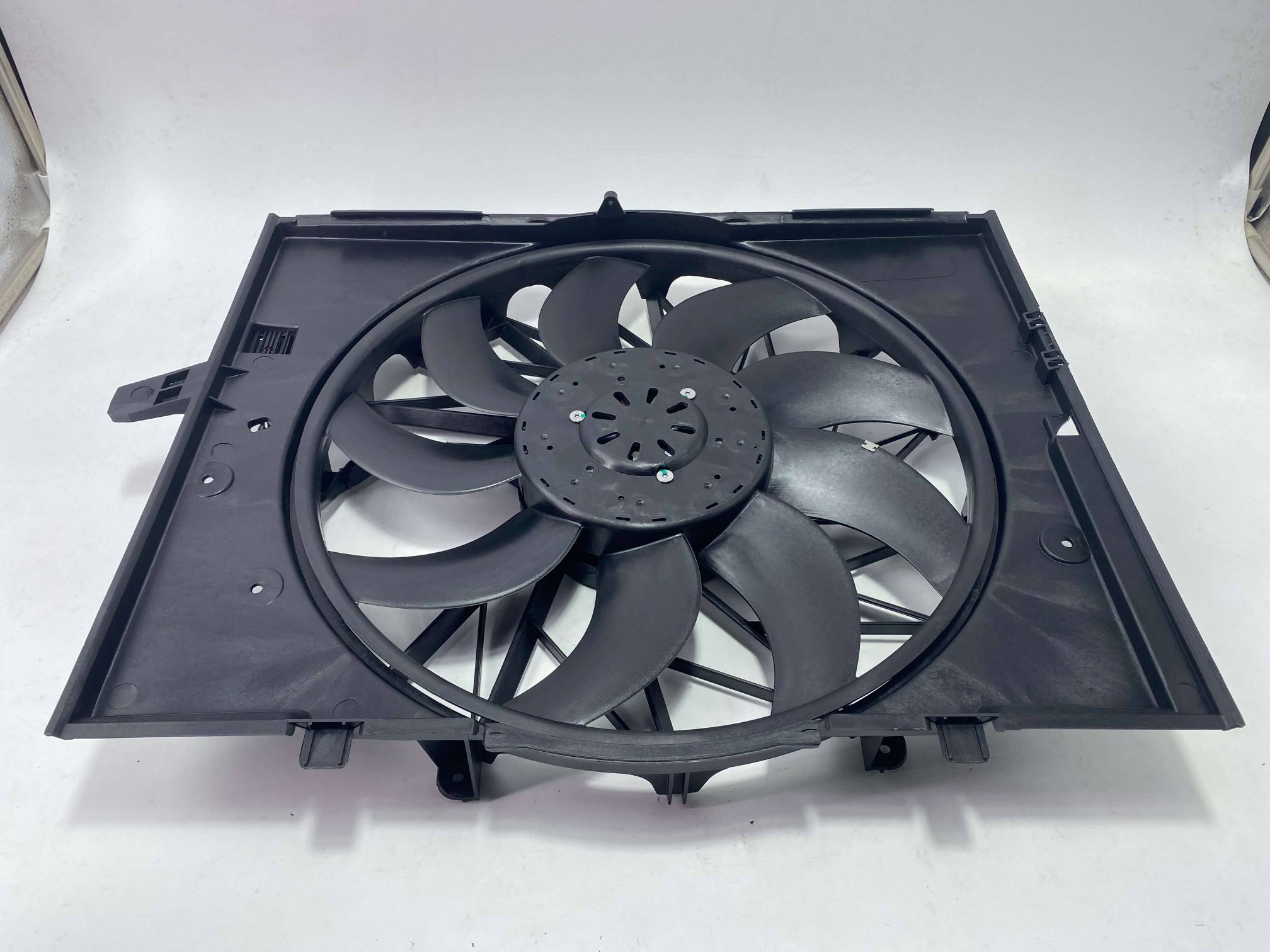 Electric radiator cooling fan 17427524881 for BMW 7-Series 2003-2006 factory direct wholesale