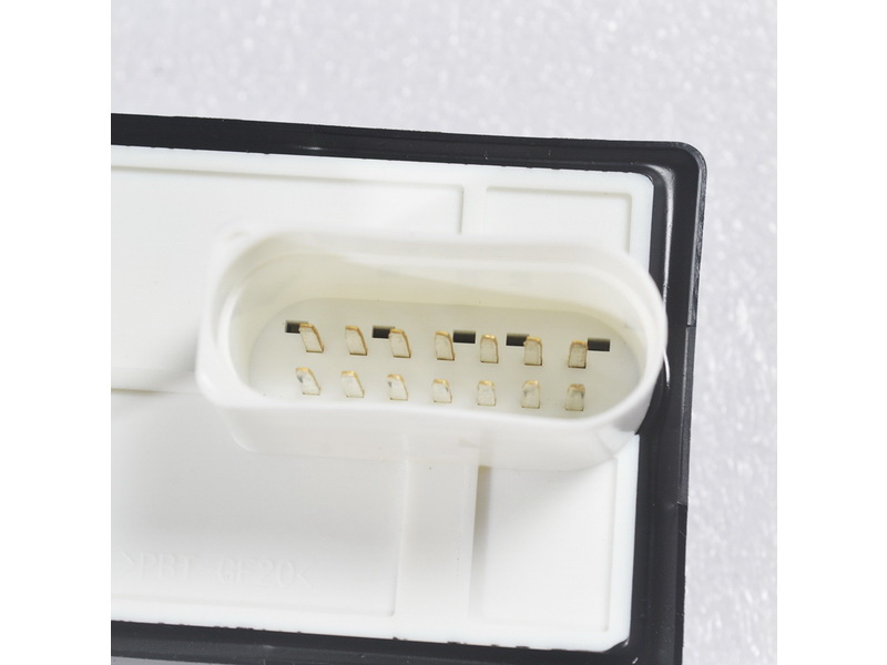 Connector detail of 1J0919506K radiator fan control unit for Volkswagen and Audi models