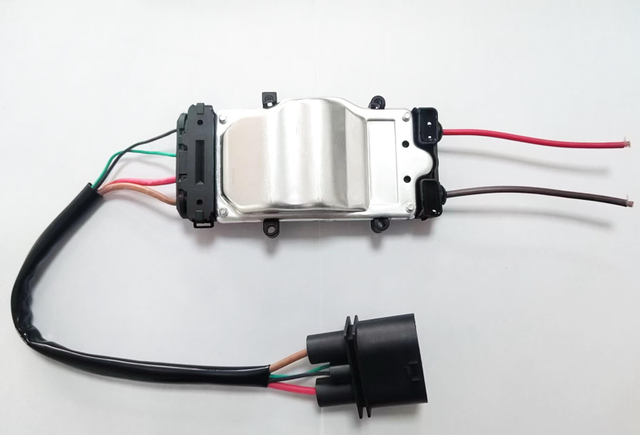 OEM 1137328173 Radiator Cooling Fan Control Module for Audi Q7 2007-2015 and Volkswagen Touareg 2004-2012 - Wholesale Auto Parts