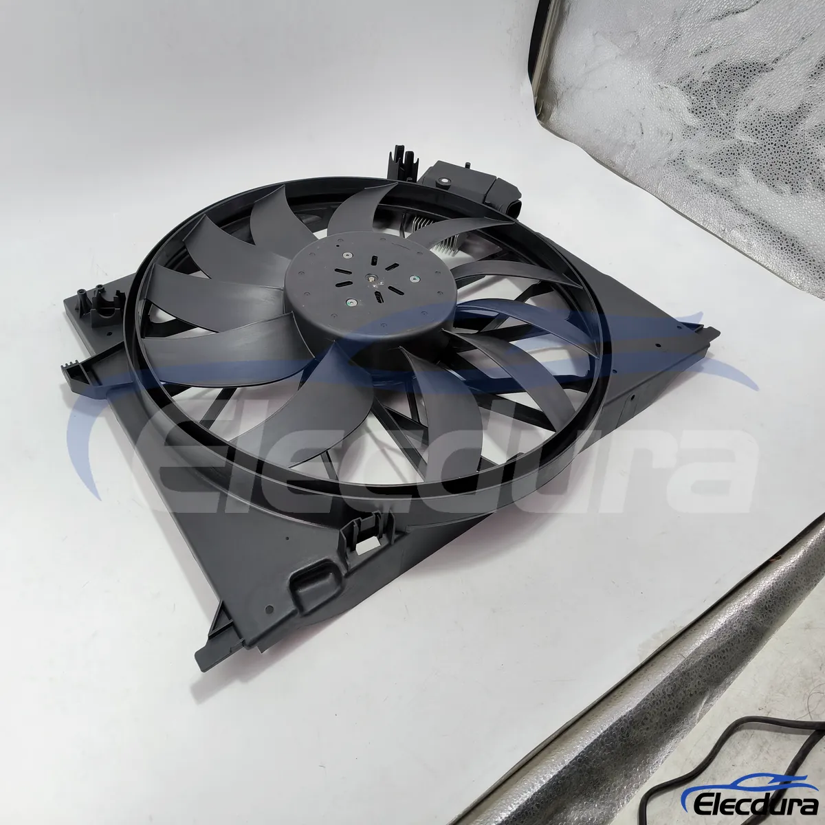 Mercedes-Benz W211, CL550 cooling fan replacement A2115001893 for distributors