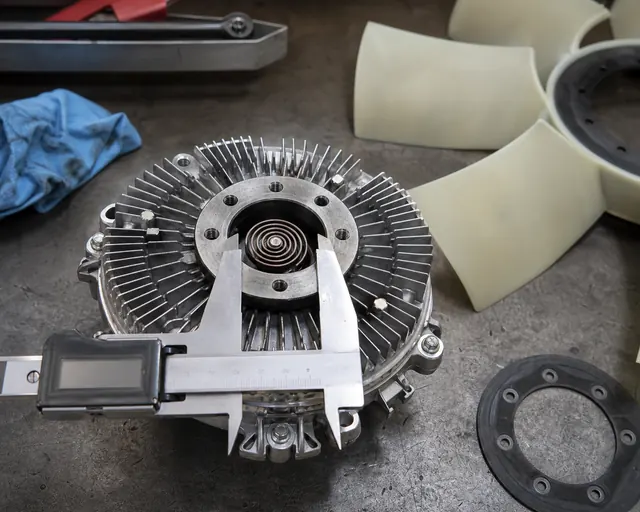 Heavy-duty fan clutch pilot diameter and bolt pattern inspection