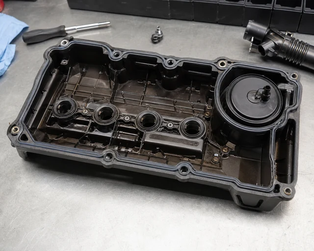 Mercedes-style valve cover underside with integrated PCV and gasket channel