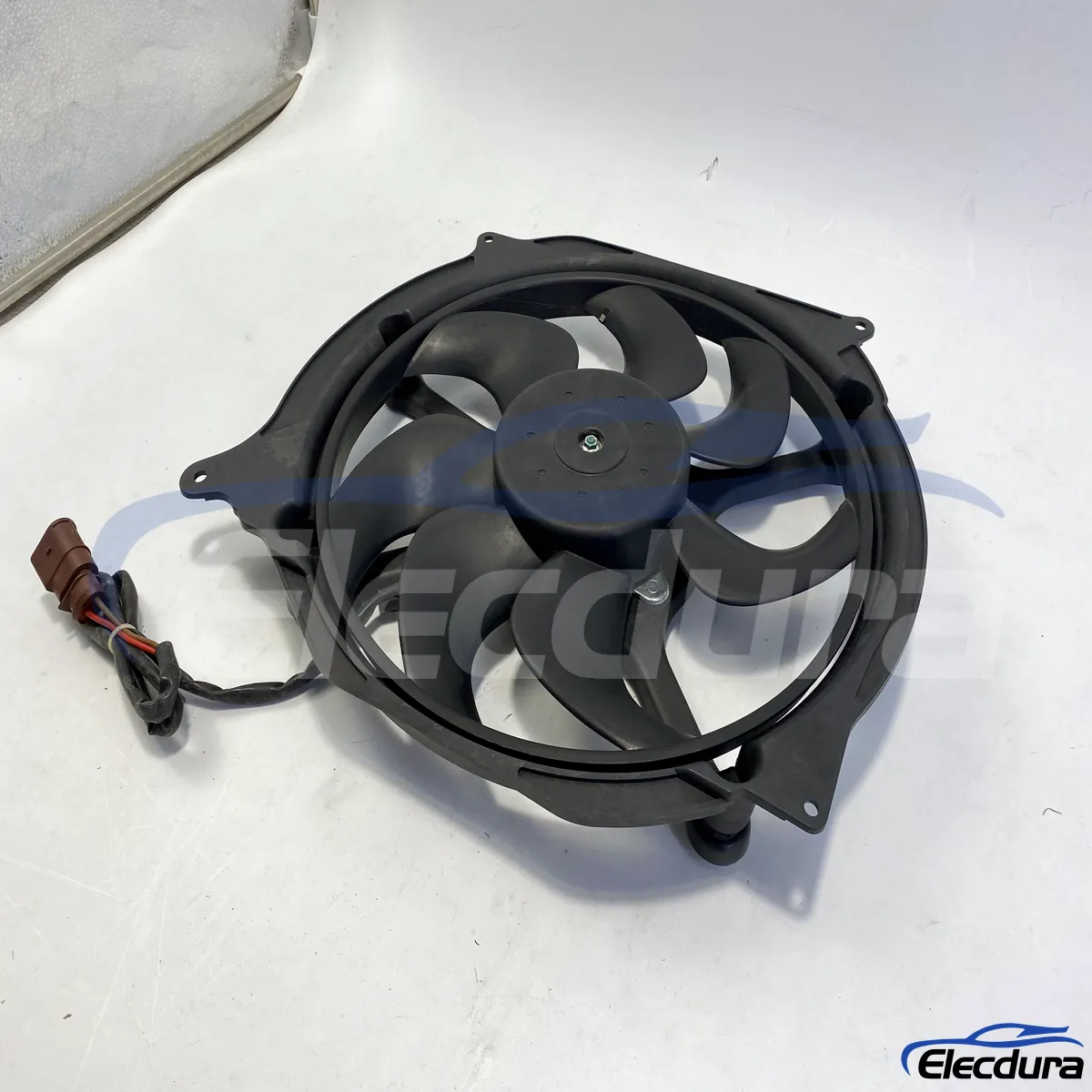 Volkswagen hűtőventil&aacute;tor OE 3BD959455A professzion&aacute;lis alkatr&eacute;szcsere-programokhoz