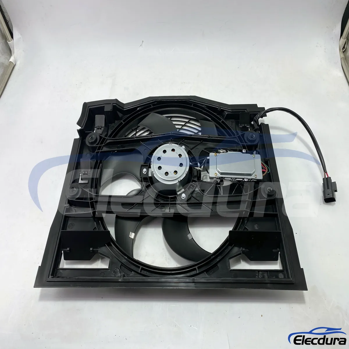 64546988913 hűtőventil&aacute;tor csere BMW szervizbe
