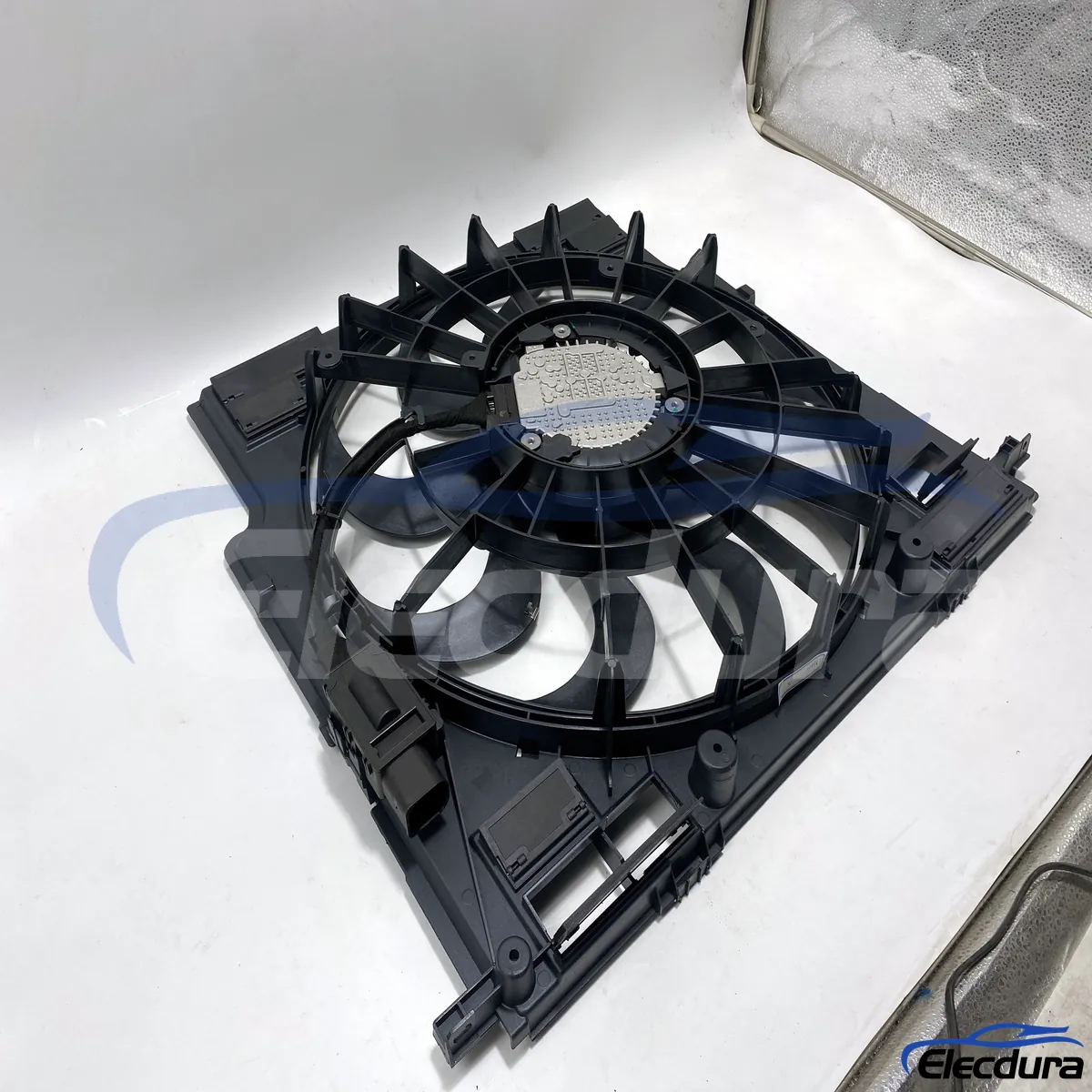 استبدال مجموعة مروحة تبريد الرادياتير بدون فرش من BMW OE 17428472321 توريد الأجزاء السائبة
