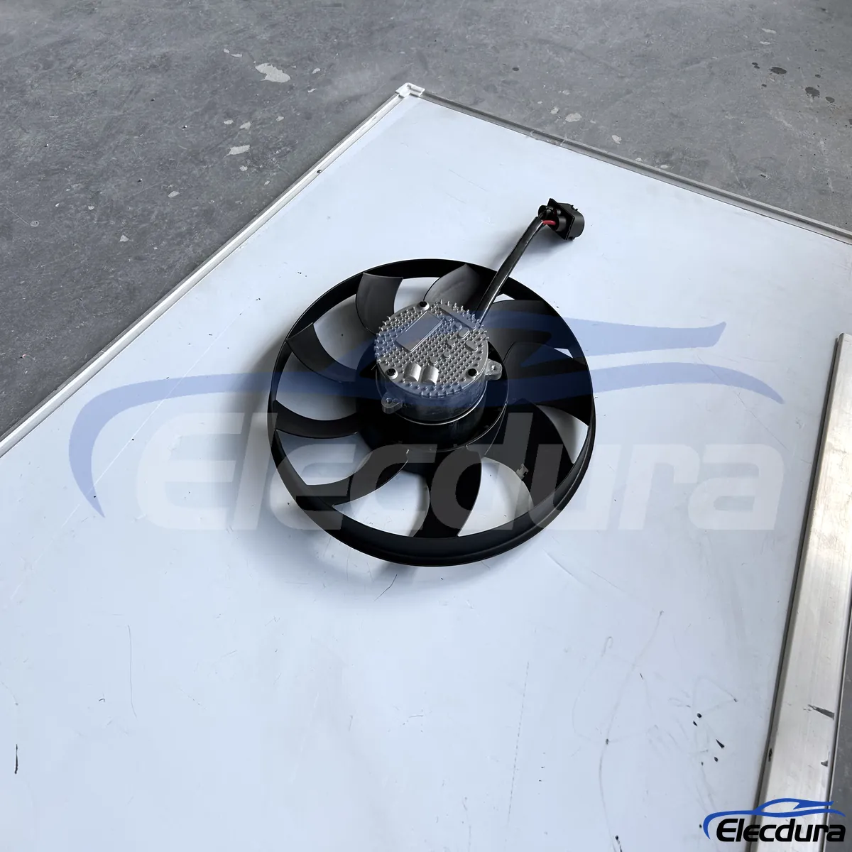 Audi A8 cooling fan assembly 8W0959455B for distributor supply