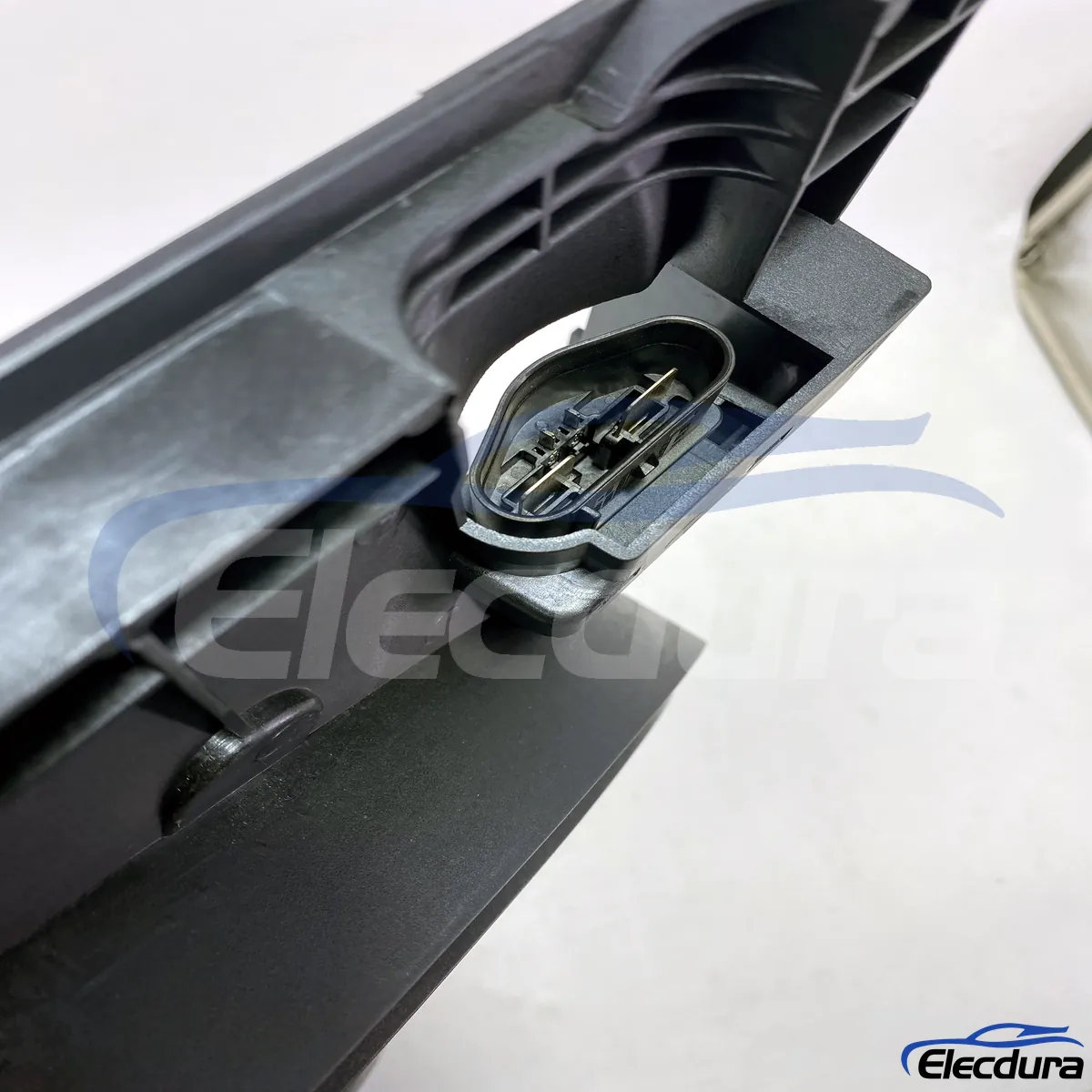 1679061704 Dual Radiator Cooling Fan Assembly for Mercedes-Benz repair shops and importers
