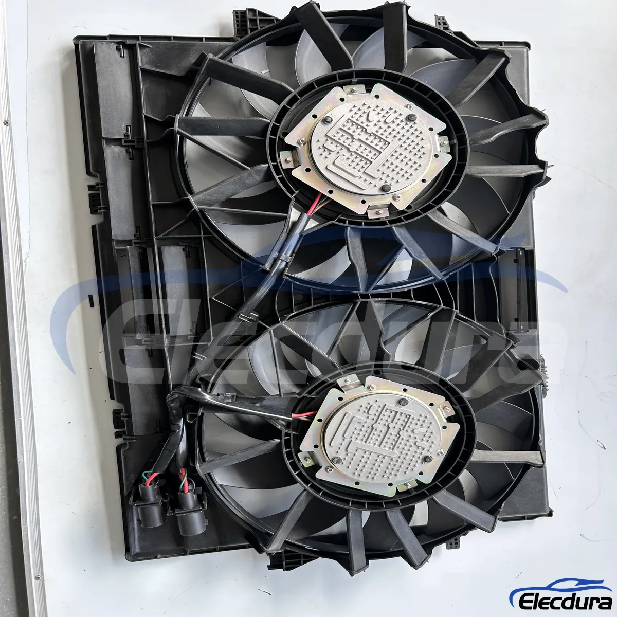 4H0121207C radi&aacute;tor hűtőventil&aacute;tor csere Audi szervizbe