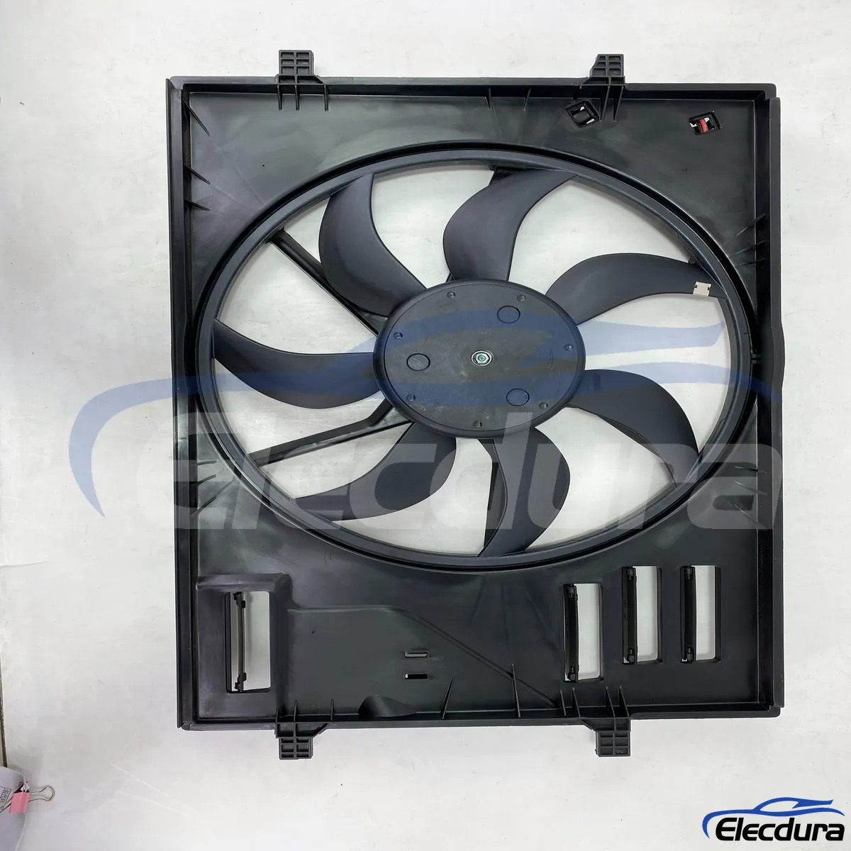 Sestava chladic&iacute;ho ventil&aacute;toru Volkswagen Golf / Golf GTI / Golf R / Alltrack / SportWagen / e-Golf pro přehř&iacute;v&aacute;n&iacute; a slab&eacute;...