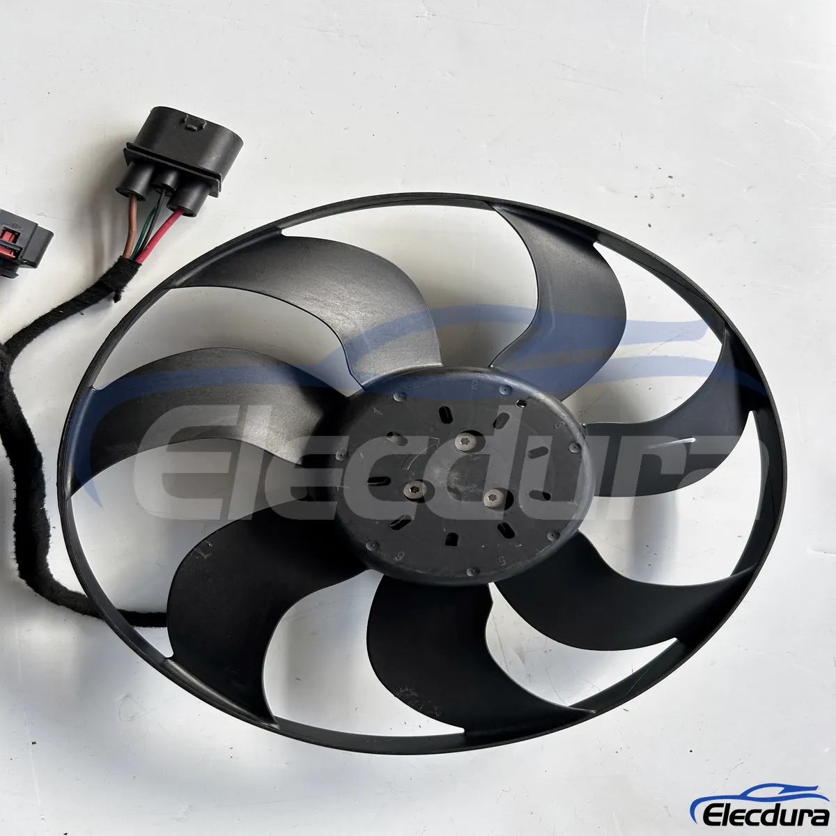 Volkswagen Sharan 7N1/7N2 z roku 2010 sestava chladic&iacute;ho ventil&aacute;toru pro opravu přehř&iacute;v&aacute;n&iacute; a slab&eacute;ho prouděn&iacute; vzduchu