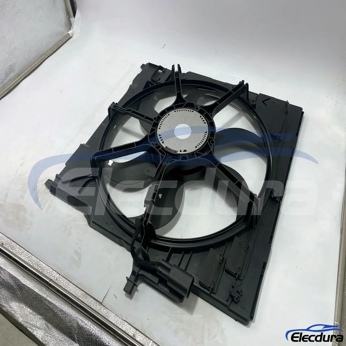 ชุดพัดลมระบายความร้อนหม้อน้ำไร้แปรงถ่าน BMW ทดแทน OE 17428618241 การจัดหาชิ้นส่วนจำนวนมาก