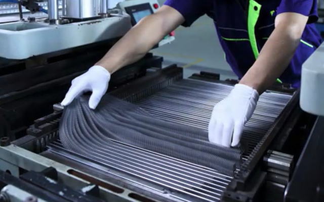 Radiator fin forming process in aftermarket radiator supplier factory