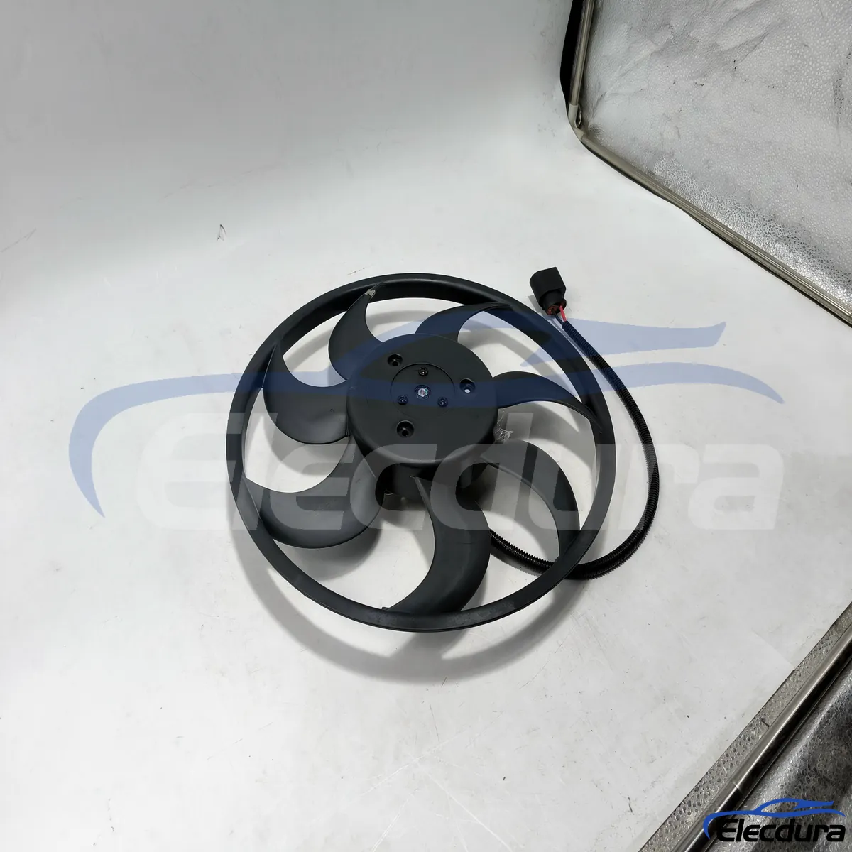과열 및 약한 공기 흐름 수리를 위한 Volkswagen Transporter T5 / Multivan / Caravelle 냉각 팬 어셈블리