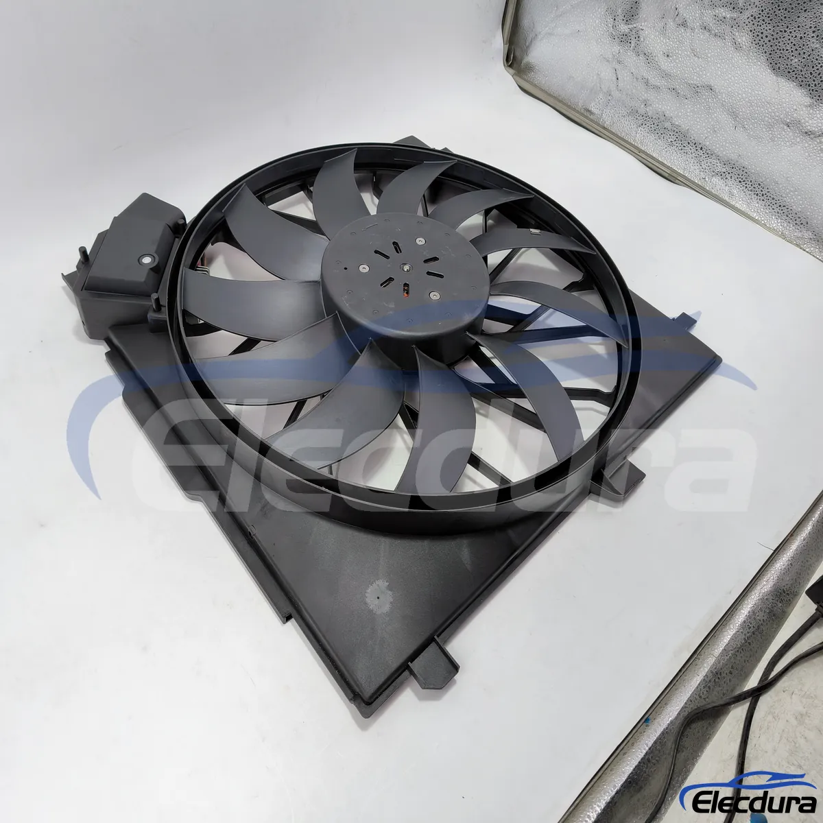 Poprodejn&iacute; modul ovl&aacute;d&aacute;n&iacute; ventil&aacute;toru chladiče A4635000293 pro dod&aacute;vky hromadn&yacute;ch d&iacute;lů