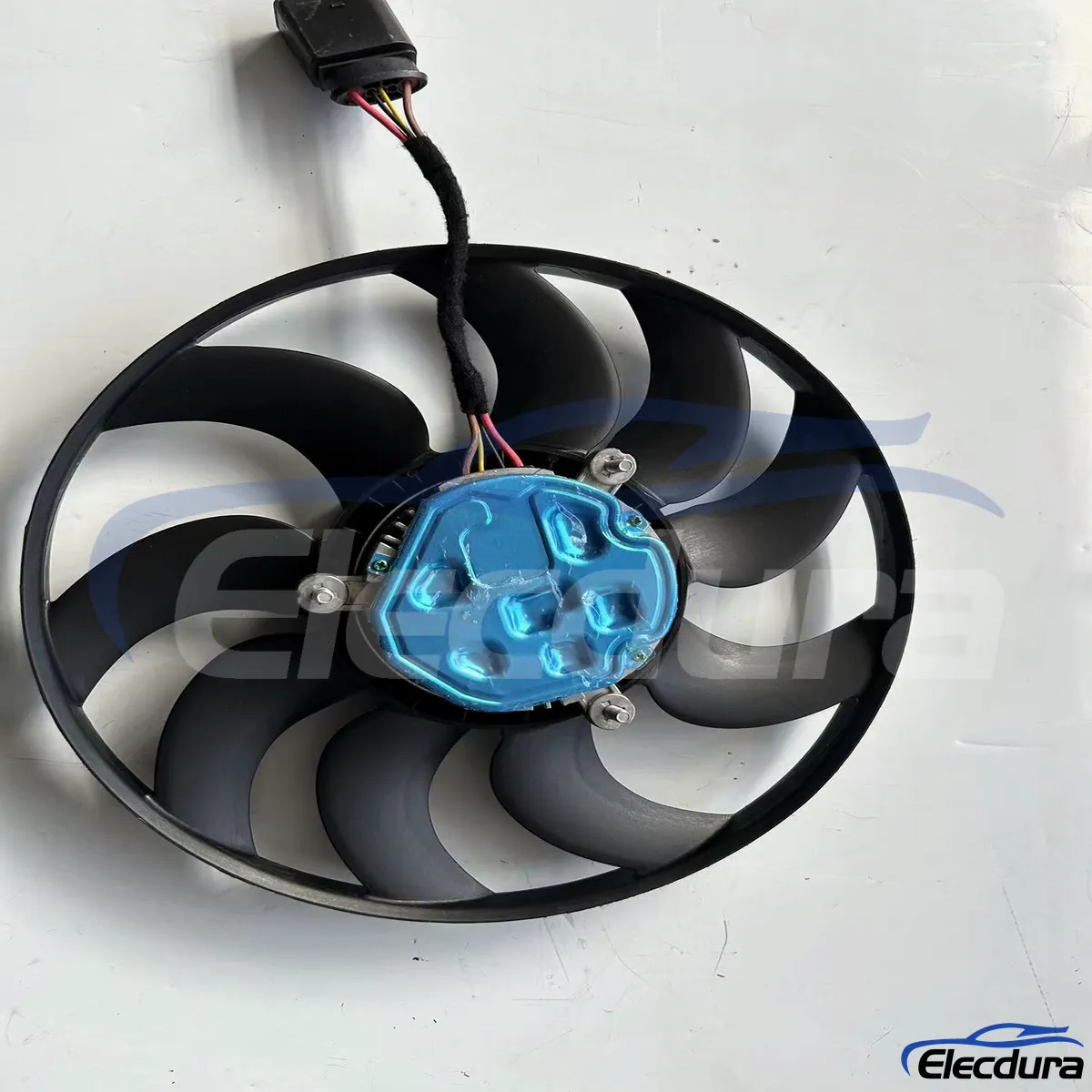 Volkswagen Sharan hűtőventil&aacute;tor szerelv&eacute;ny t&uacute;lmeleged&eacute;s &eacute;s gyenge l&eacute;g&aacute;raml&aacute;s jav&iacute;t&aacute;s&aacute;hoz