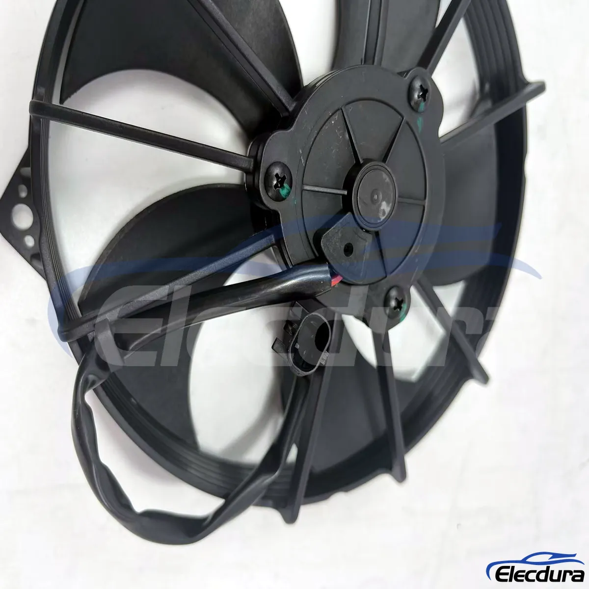 Mercedes-Benz OE csere hűtőventil&aacute;tor A4638351500 nagykereskedelmi programokhoz