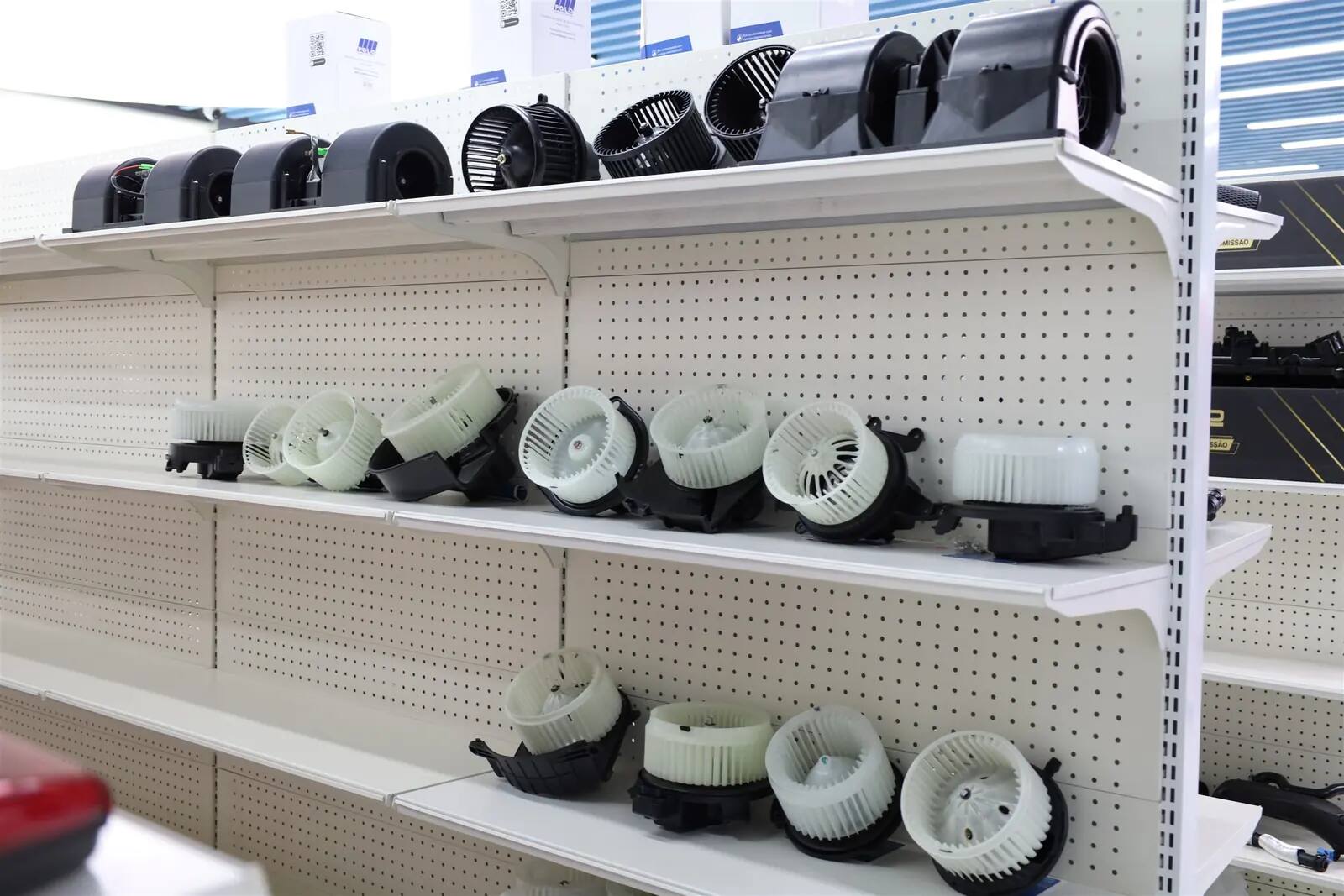 寧波の最新ショールームに展示された HVAC ブロワー モーター