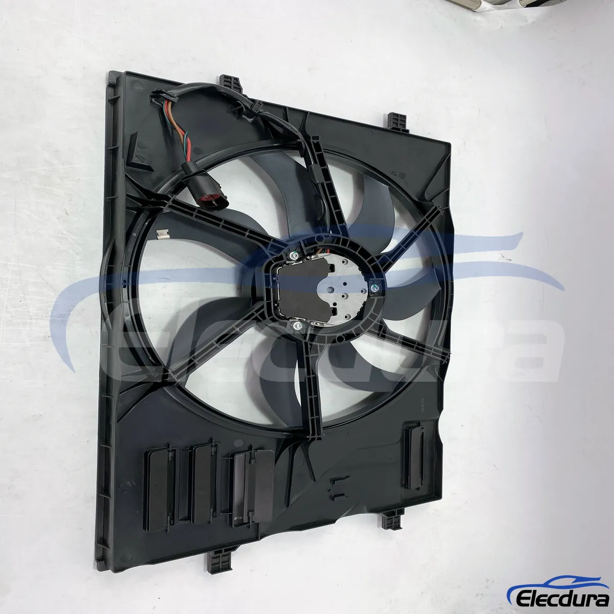 Chladic&iacute; ventil&aacute;tor Volkswagen s OE 5Q0121205AL pro profesion&aacute;ln&iacute; programy v&yacute;měny d&iacute;lů