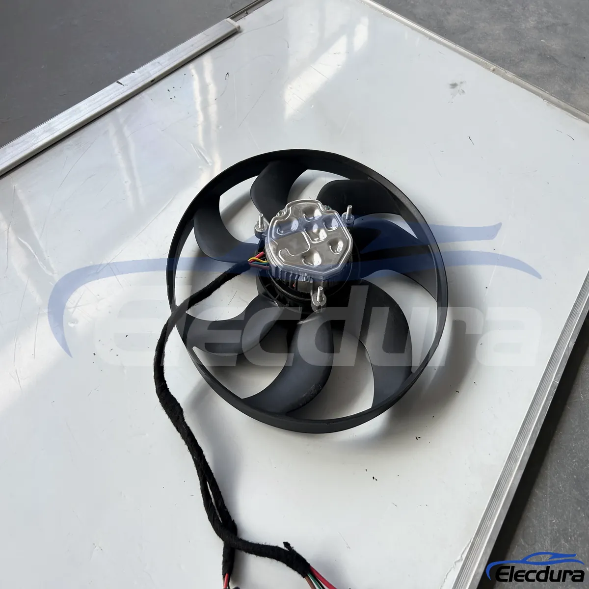 Bezkomut&aacute;torov&aacute; sestava chladic&iacute;ho ventil&aacute;toru chladiče pro aftermarket odpov&iacute;daj&iacute;c&iacute; OE 7N0959455J pro hromadn&eacute; objedn&aacute;vky