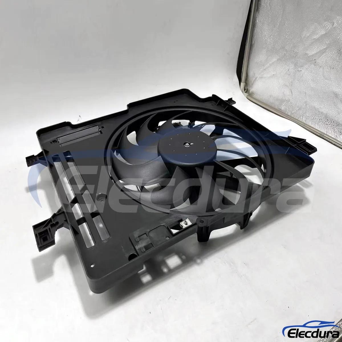 Aftermarket radiator cooling fan assembly F1FZ8C607C for bulk parts supply